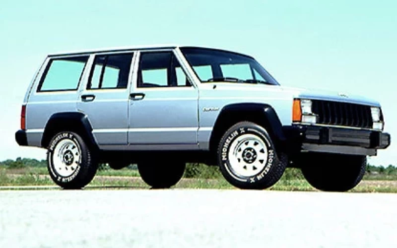 1984_Jeep_Cherokee_3q_frnt_color2
